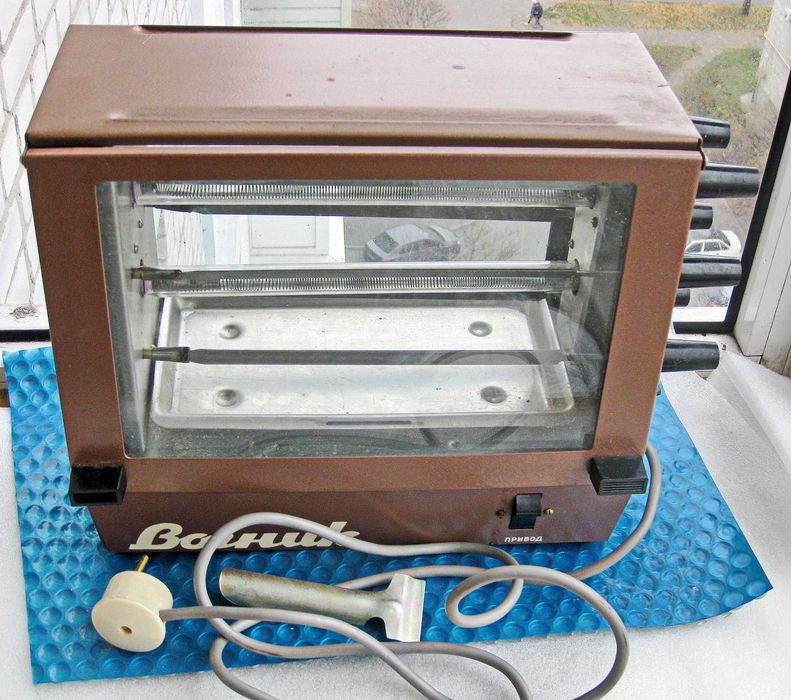 Электрошашлычница Вогник  6 шампуров СССР.