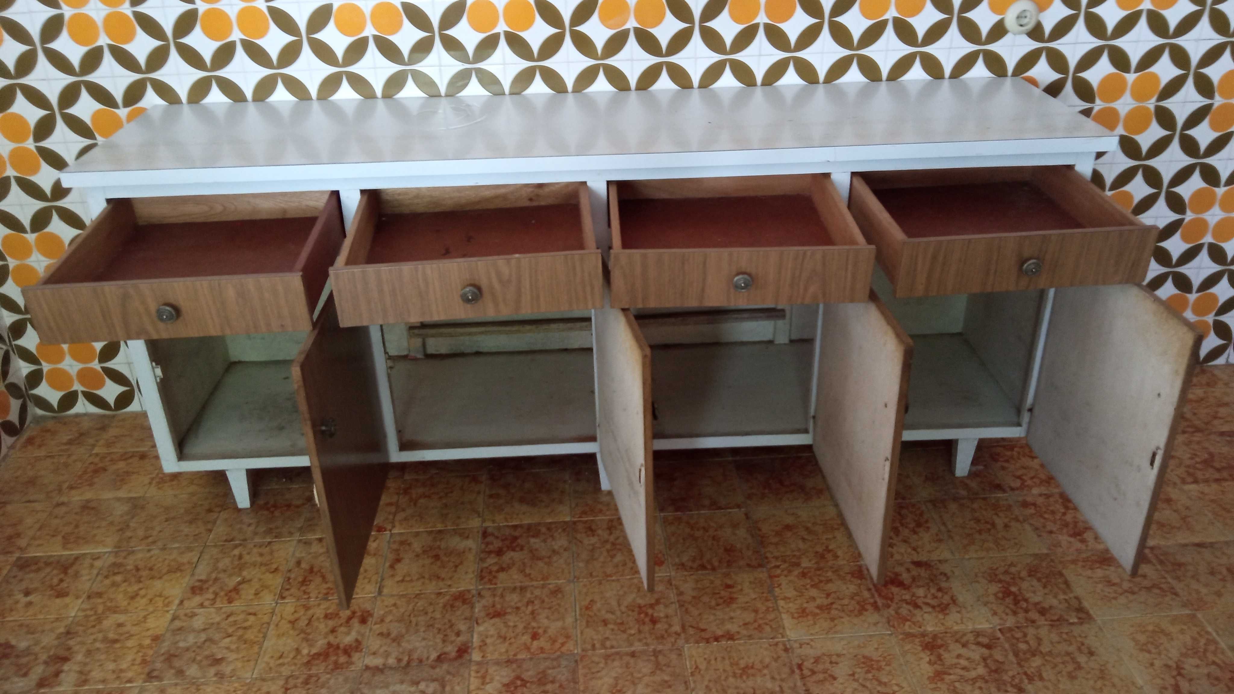 Moveis de cozinha suspensos e bancadas