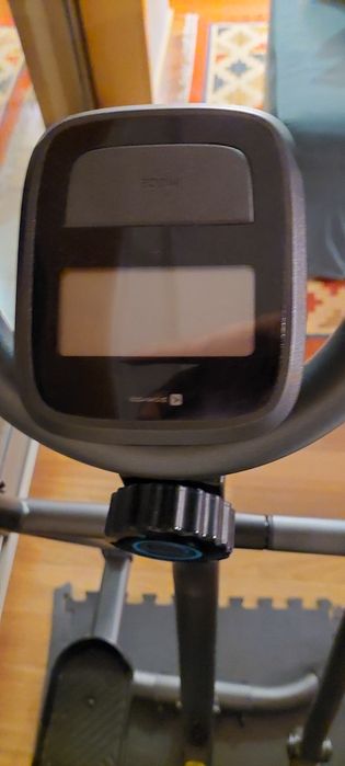 Bicicleta elíptica de treino com protector de chão