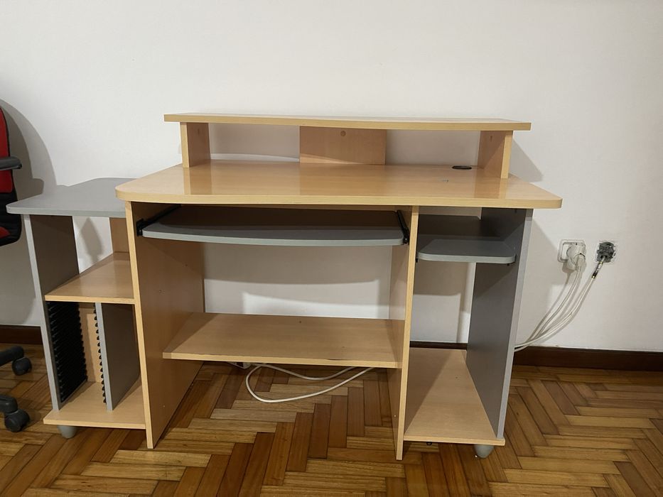 Secretaria em Madeira