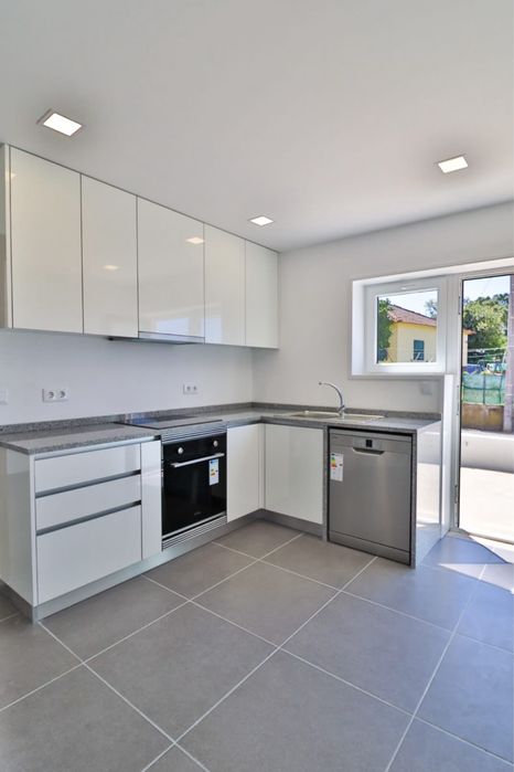 Moradia T4 + 1 para venda com possibilidade de arrendamento a 36 meses