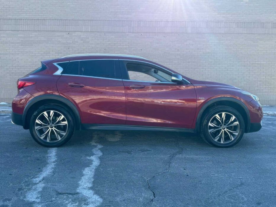 Infiniti QX30 Premium      2017