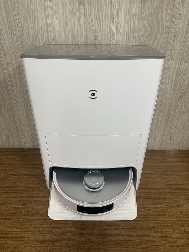 Робот-пилосос Ecovacs Deebot T20 Omni з Німеччини.