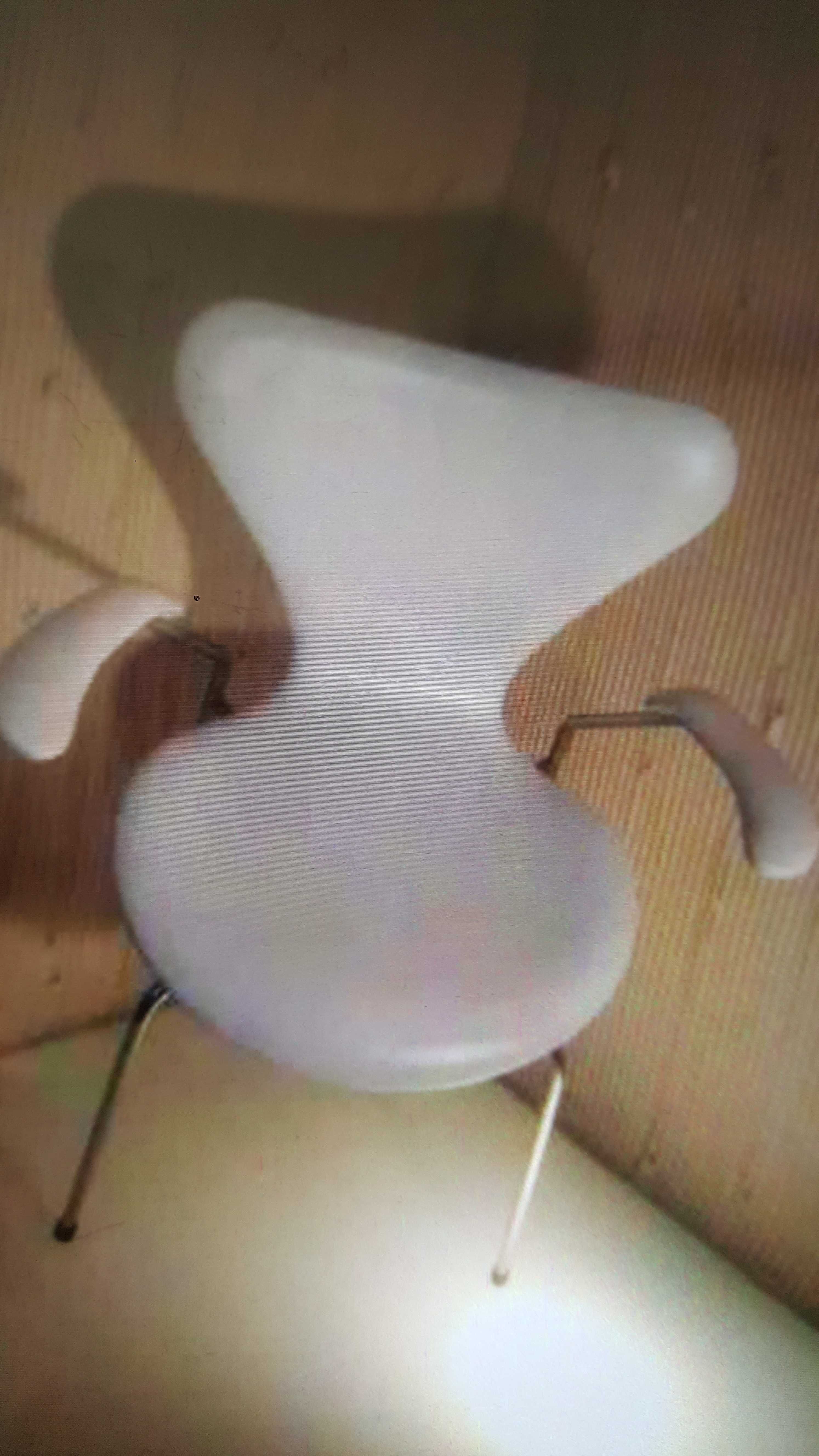 Krzesło projektu Arne Jacobsen serii 7 dla marki Fritz Hansen.