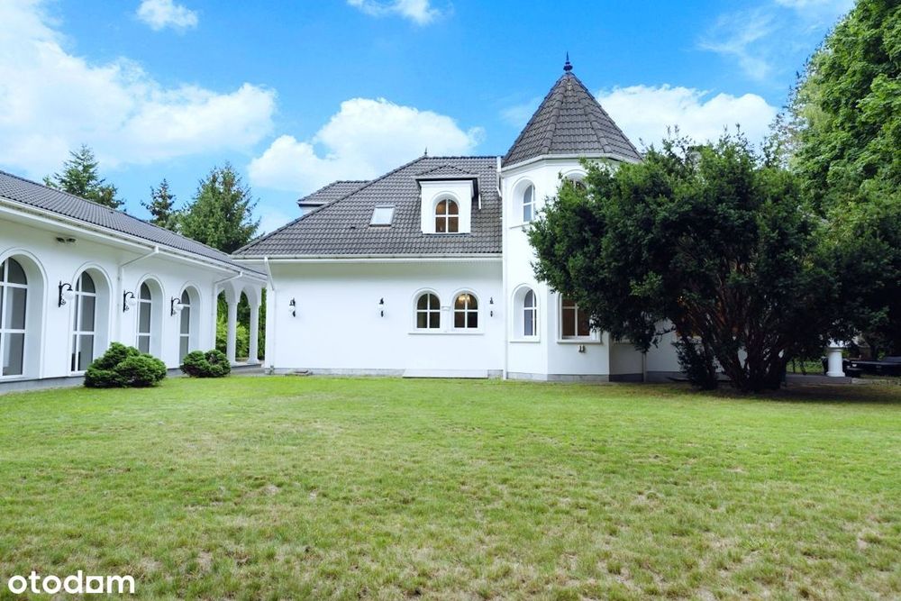 Rezydencja pałacowa, świeżo odnowiona, duży basen