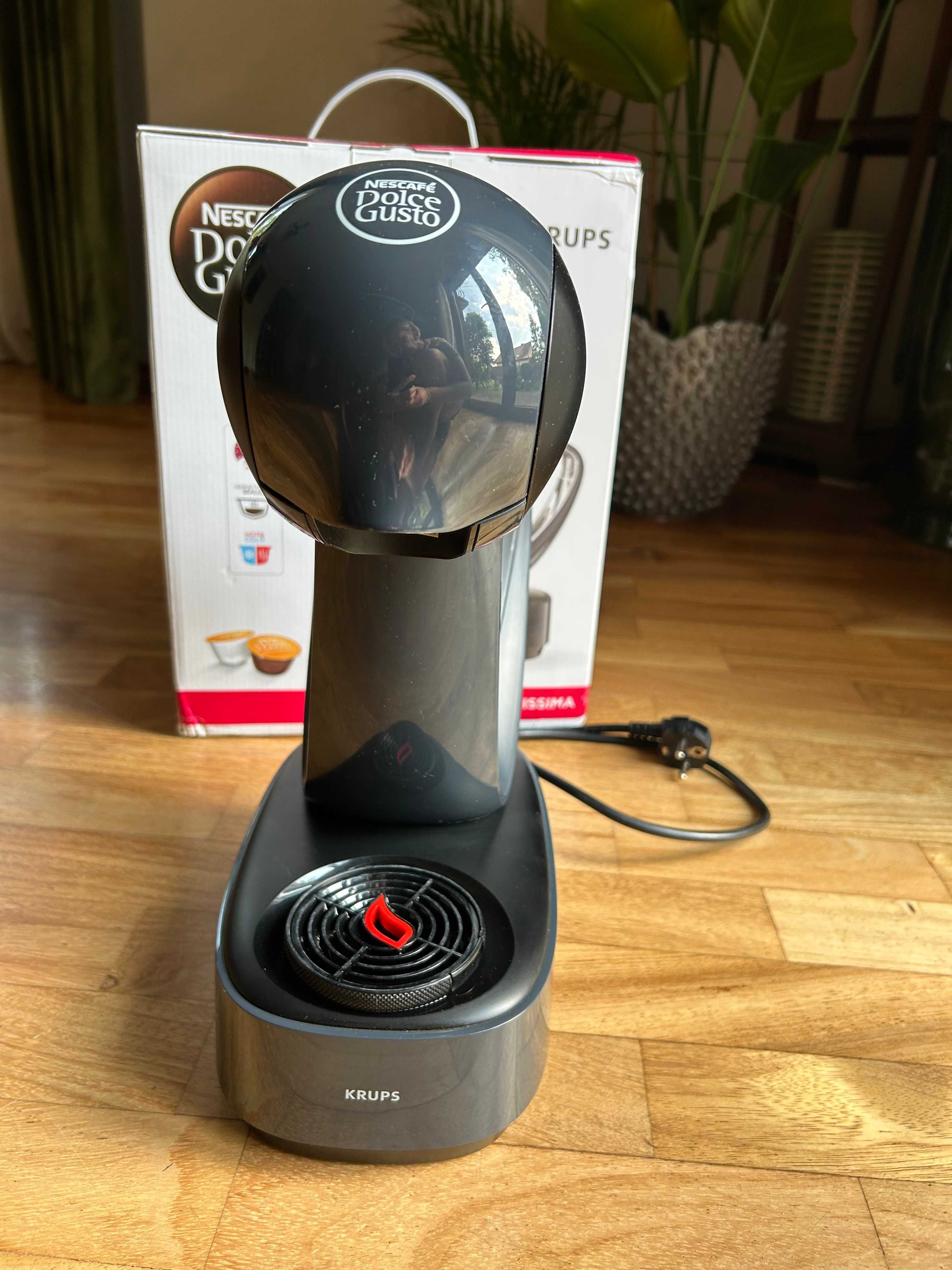 INFINISSIMA Ekspres na kapsułki Dolce Gusto czarny, stan bdb