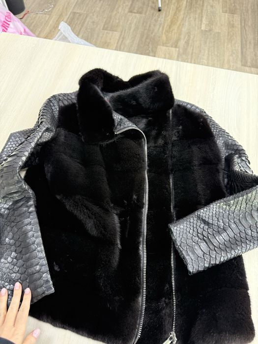 Натуральна норкова шубка з пітоном