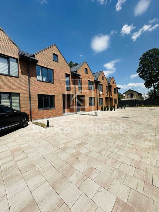 БЕЗ КОМІСІЇ! цегляний ТаунХаус без ремонту. ПАСПОРТНИЙ стіл