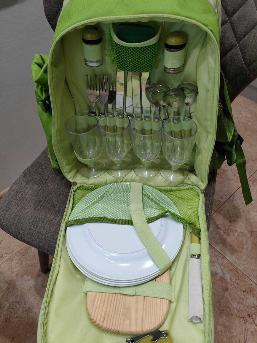 Походный рюкзак для пикника с посудой и наполнением