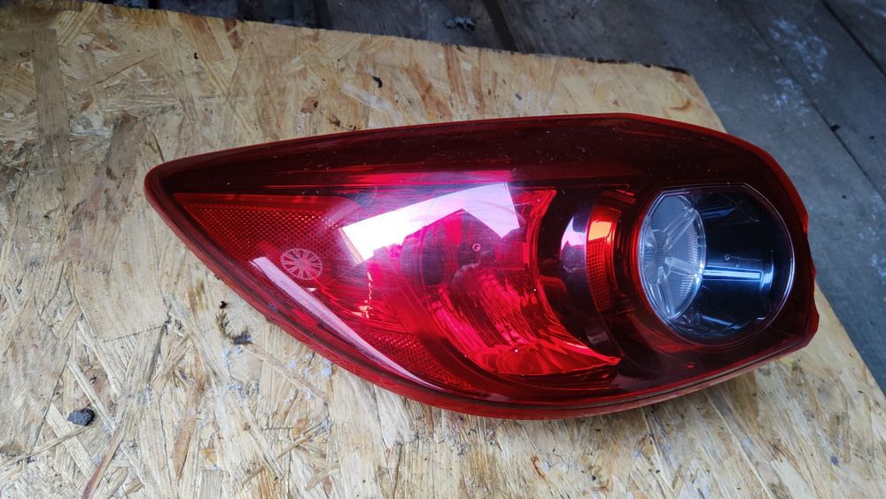 Фонарі мазда 3 2016 хетч.