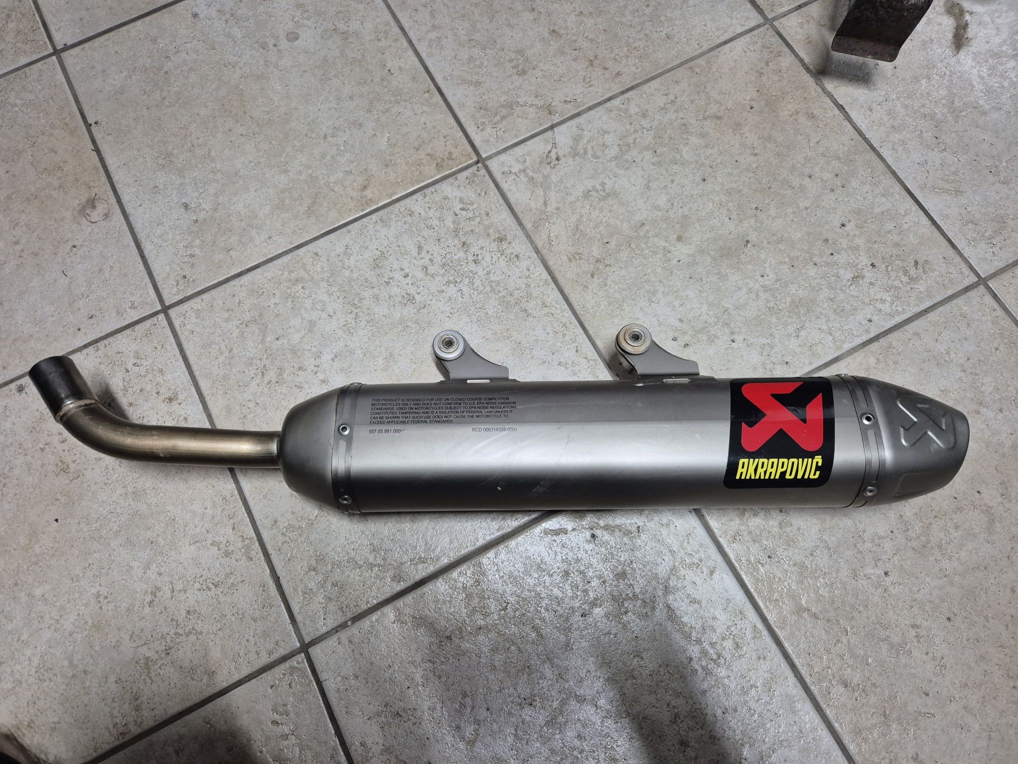 Silenciador Akrapovic
