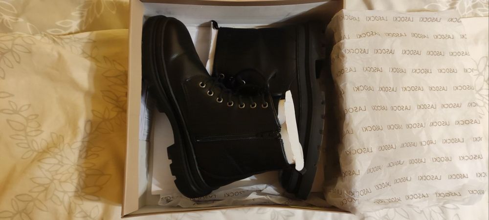 Нові черевики Lasocki ЧОРНИЙ, 41 розмір