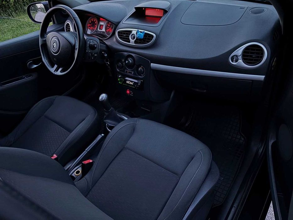 Piękne Renault Clio III lift / 2010r. / opony lato i zima/ Super stan!