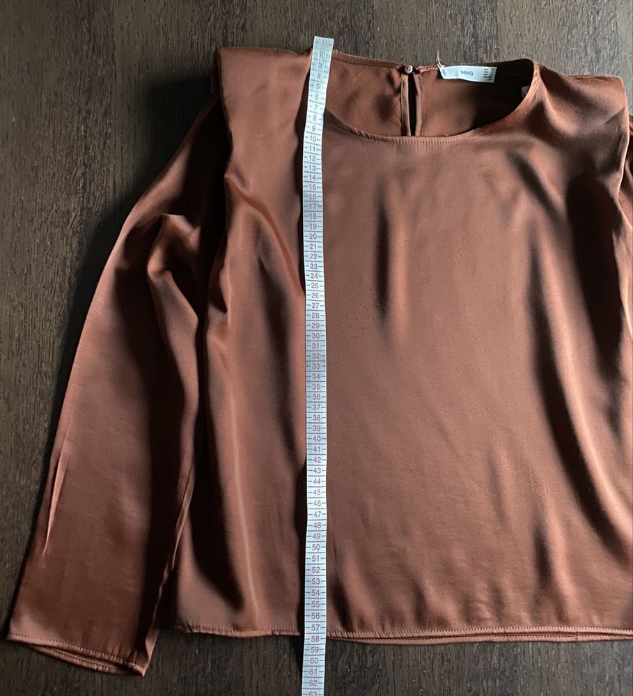 Blusa Acetinada com Ombreiras - Mango