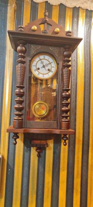 Продам часи настінні