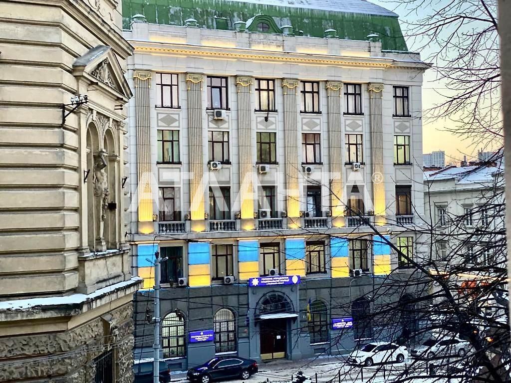 Продаються діючі апартаменти в центрі Львова.