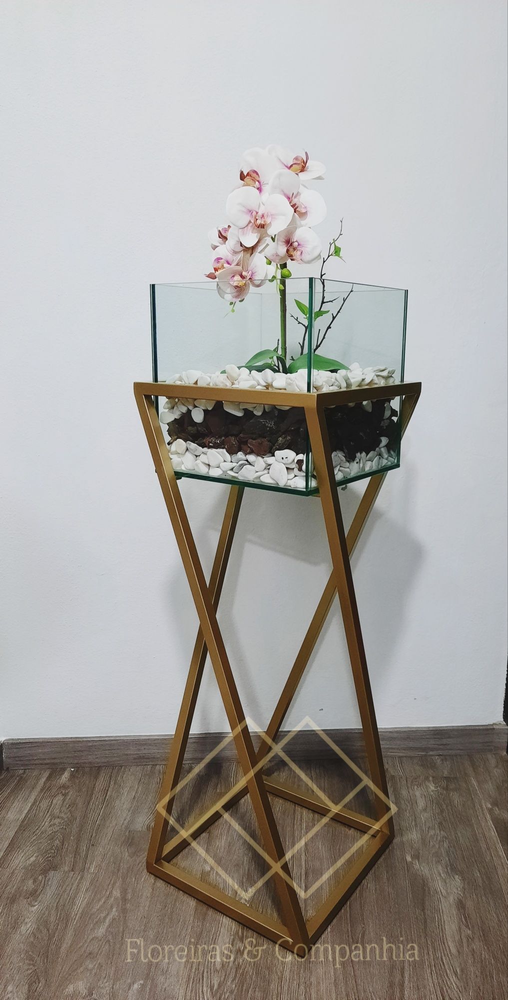 Mobiliário e decoração em metal