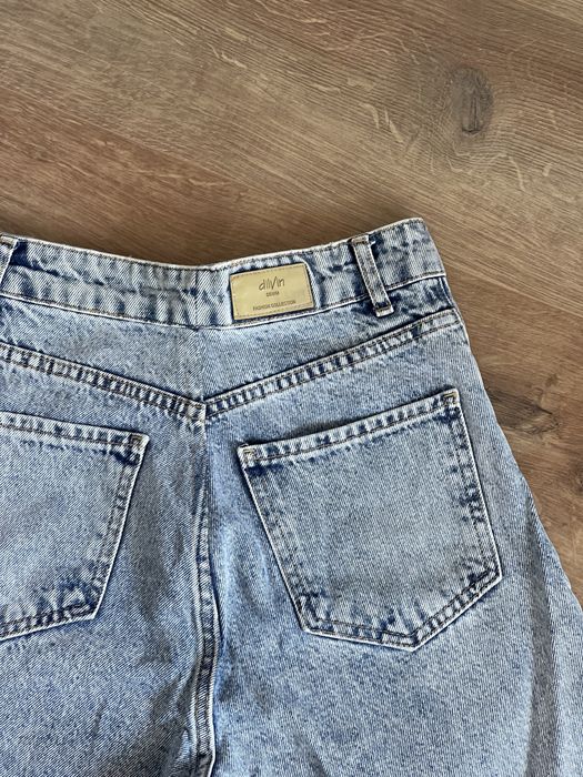 Джинси з розрізом