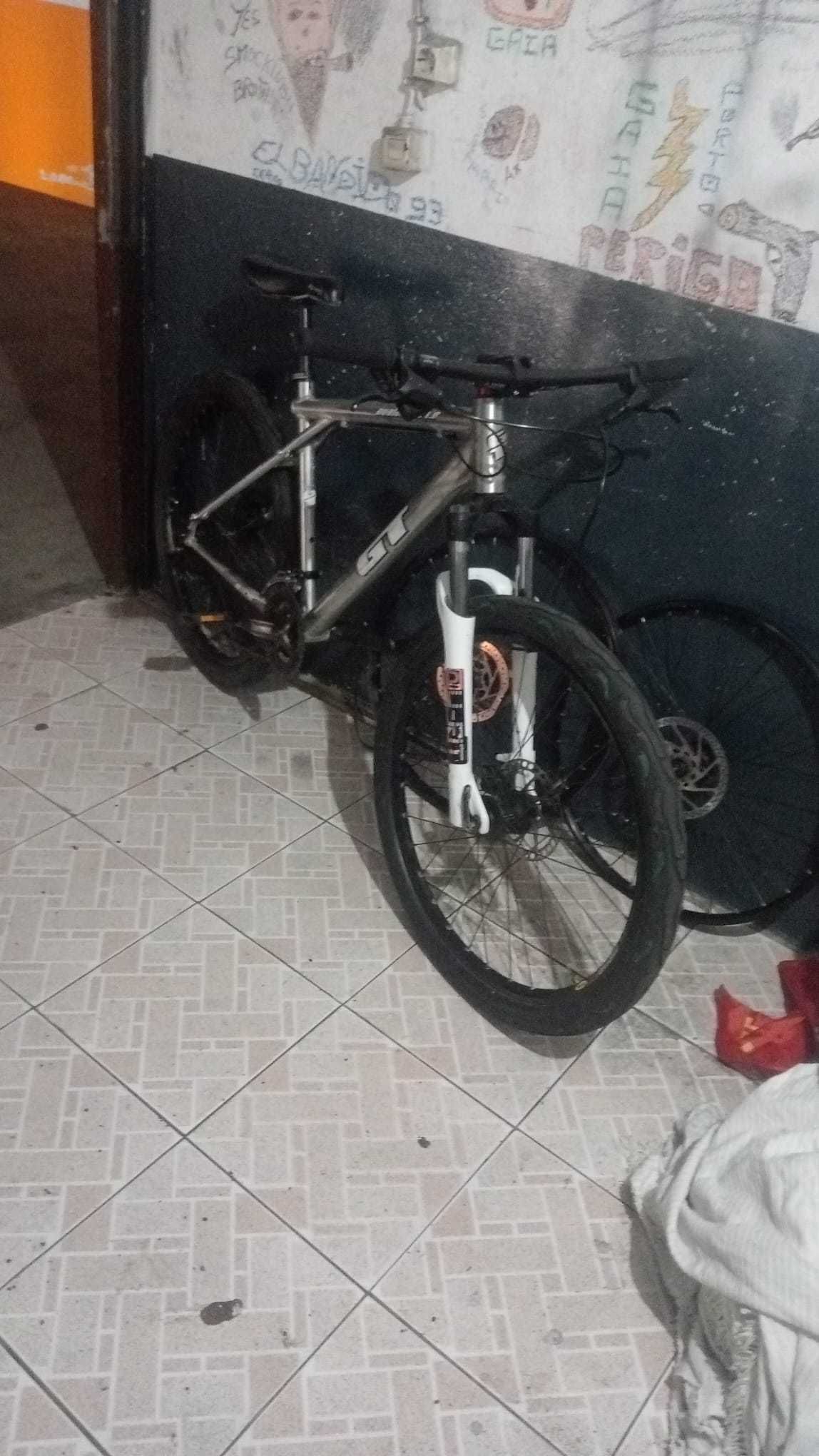 Bicicleta GT Avalanche 1.0