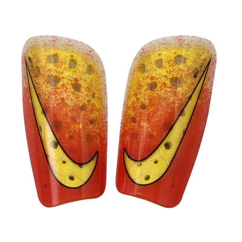 Спортивний комплект футбольні щитки Nike mercurial тримачі носки L,M