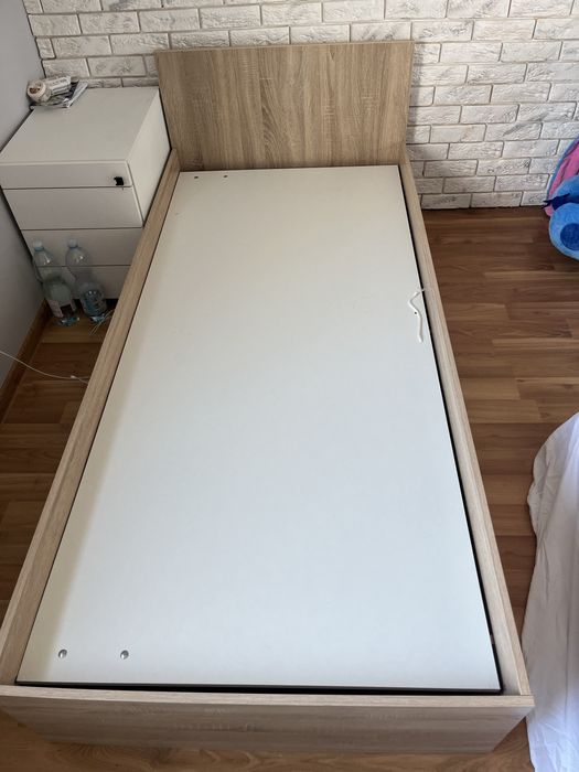 Łóżko jednosobowe