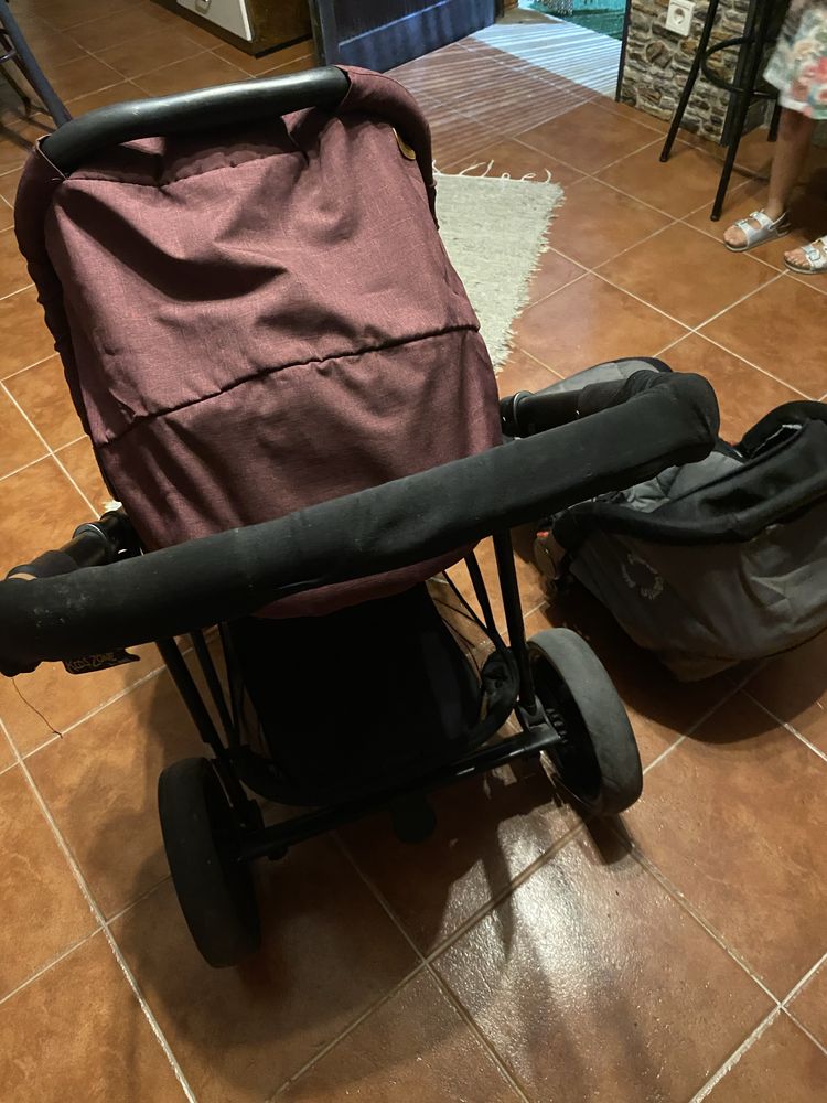 Carrinho bebe Pierre Cardin com 2 ovos