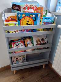 Półka stojąca na książki dla dzieci
