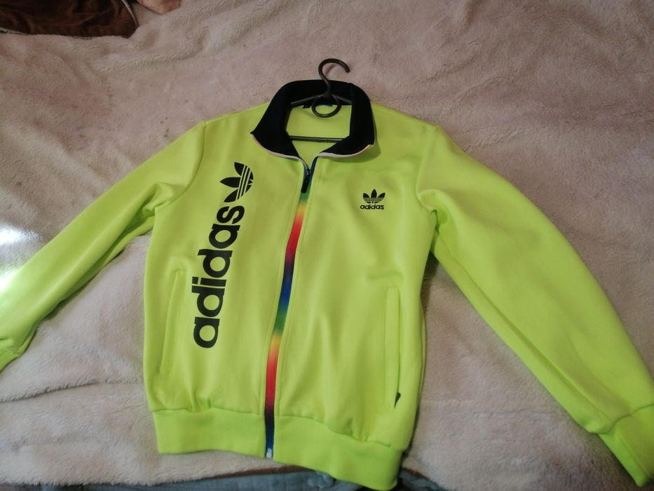 Продам спортивную куртку