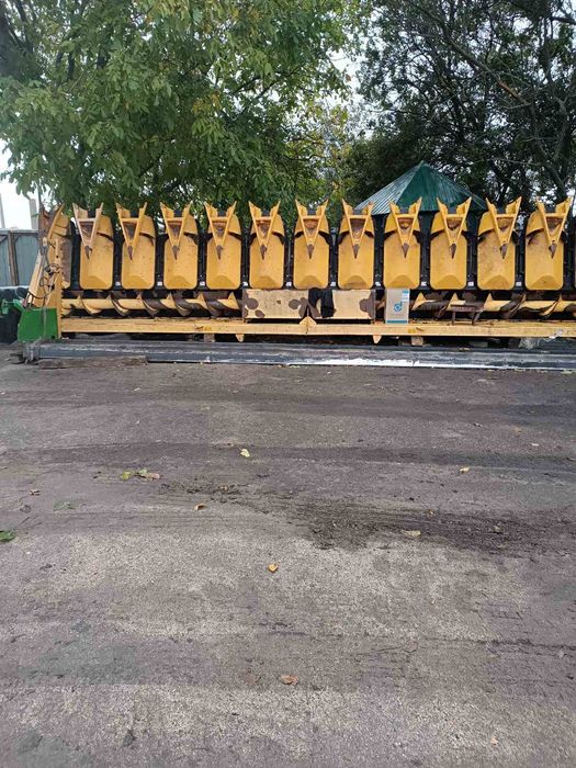 Продам жатку кукурудзяна 12 рядкова
