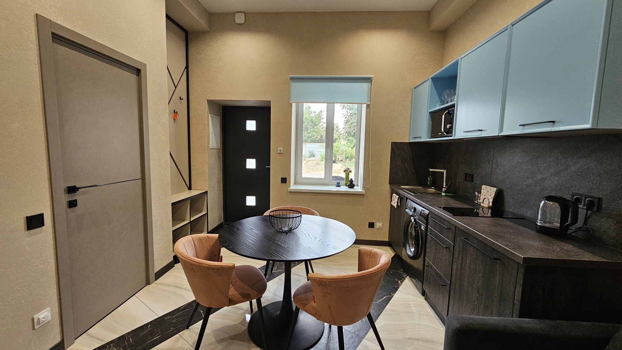 Lux apartments с бассейном возле "Золотого берега"
