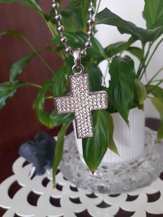 Krzyżyk z łańcuszkiem