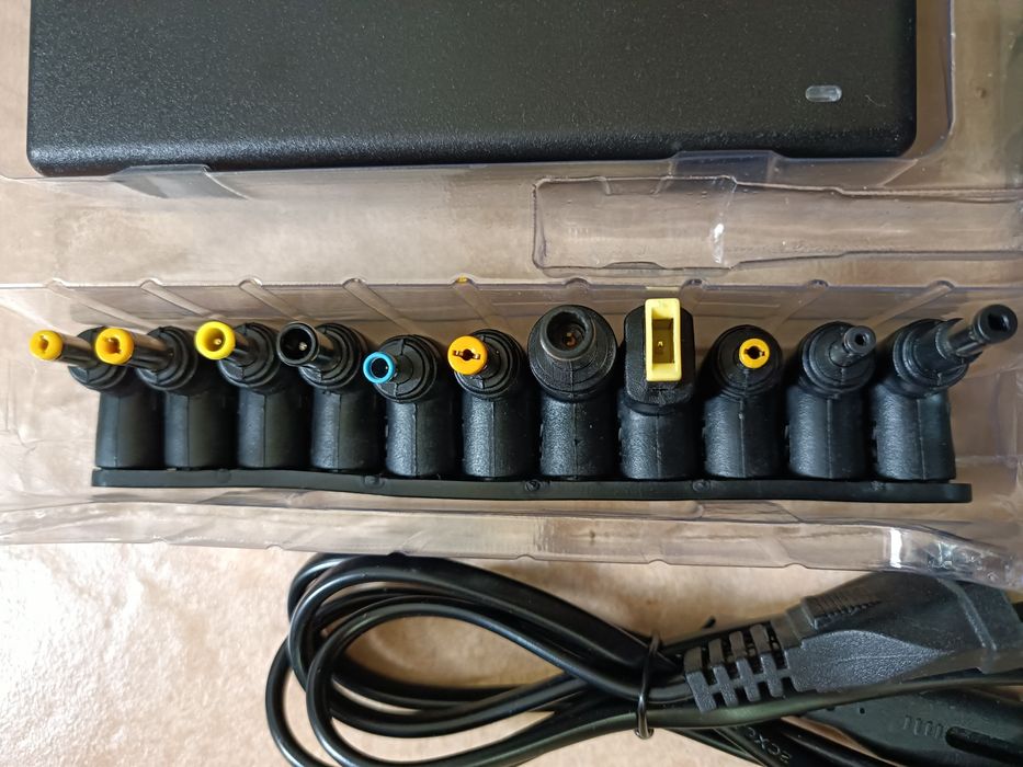 Carregador de Laptop automático com 11 pontos 15-20v 4-5A - novo
