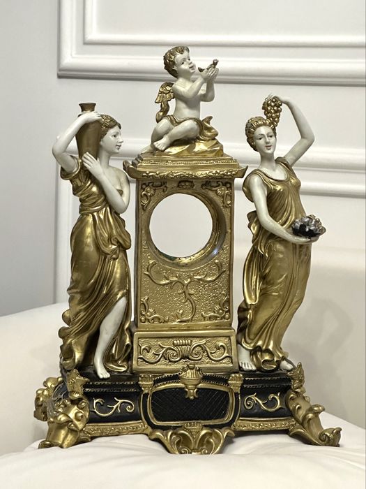 Італійська вінтажна статуетка під годинник