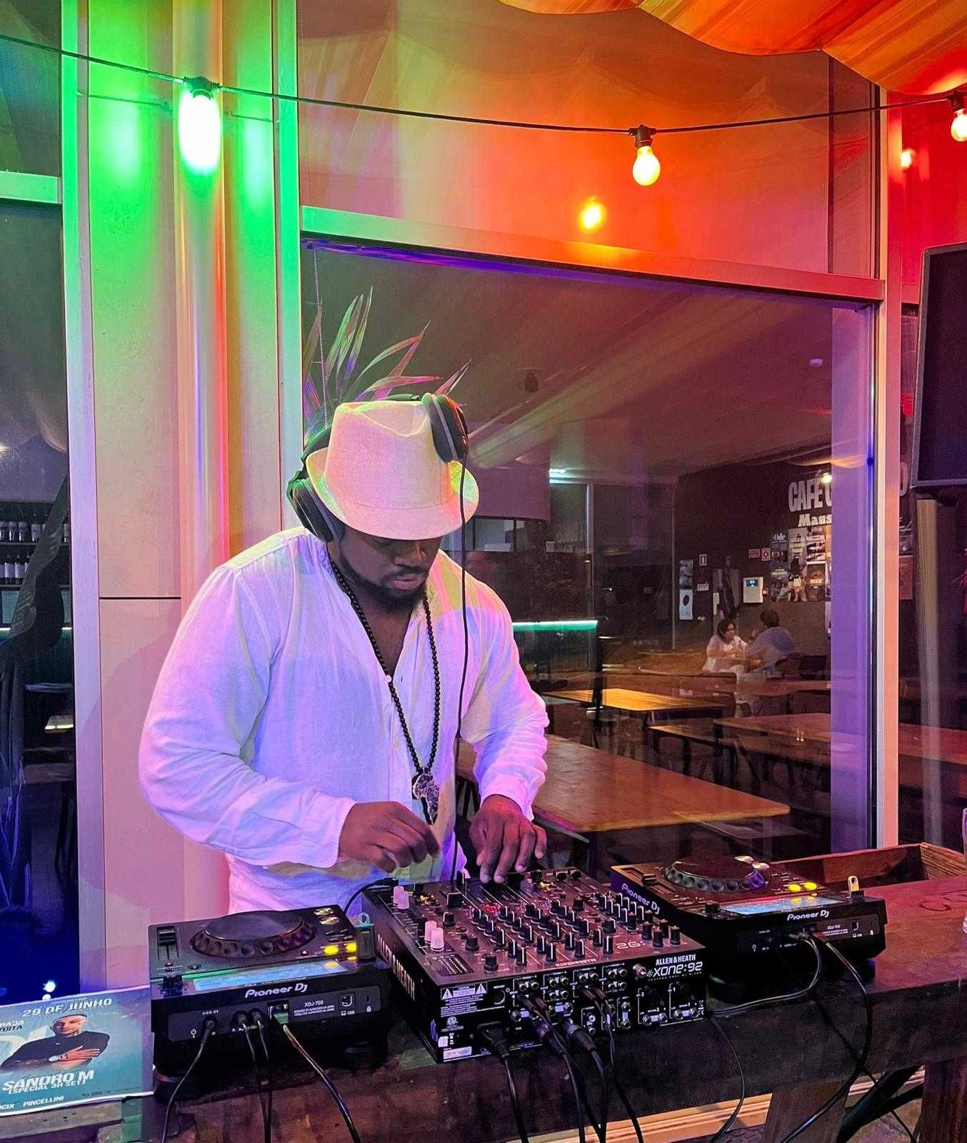 DJ PARA TODOS OS EVENTOS/ F- ANGOLANAS E PORTUGUESAS-LISBOA/MARGEM SUL