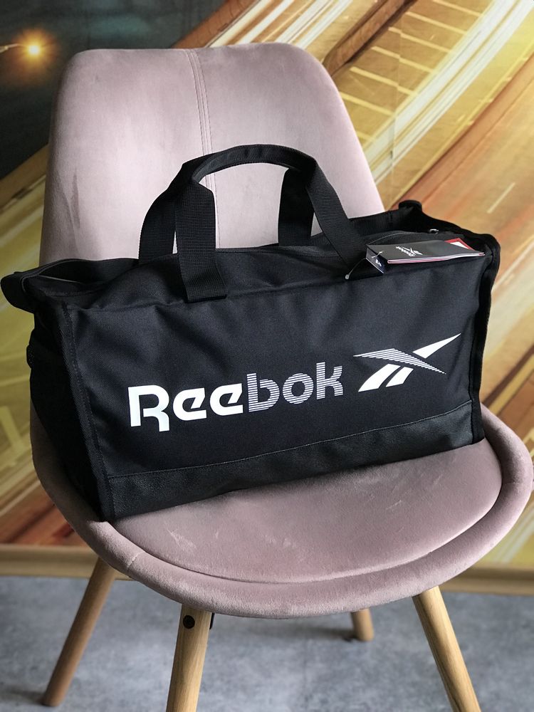 Reebok оригинал новая спортивная сумка для зала путешествий чёрная