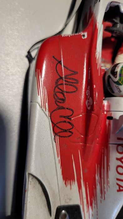 Modele 1/18  minichamps F1 toyota tf102 podpis Allan Mc Nish  mclaren