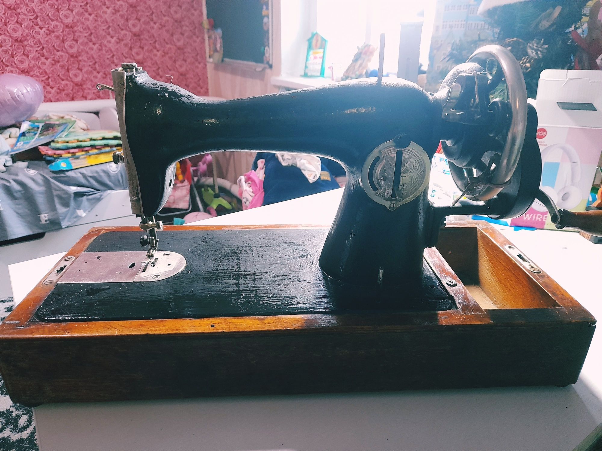 Машинка швейная ручная в идеальном состоянии