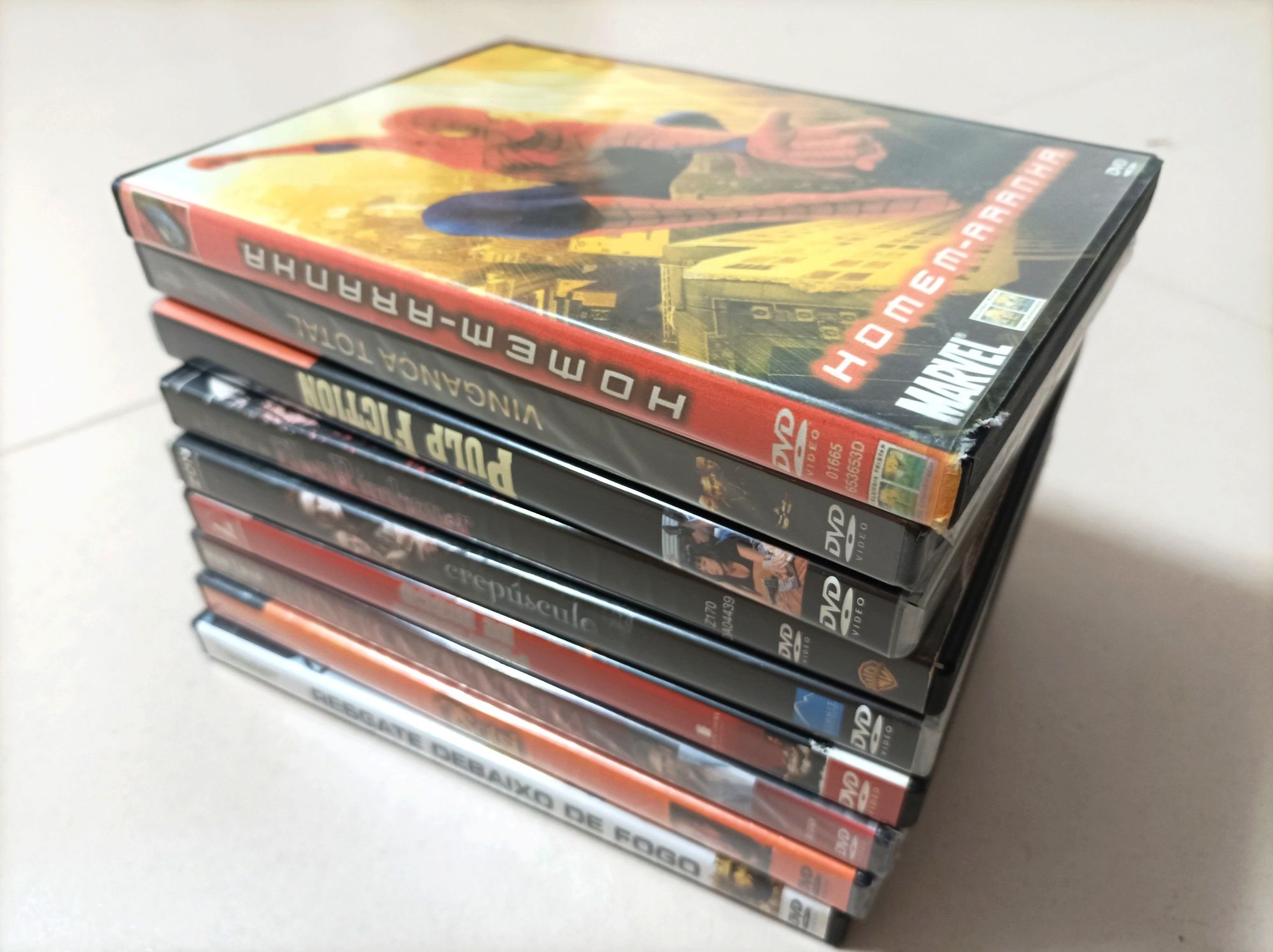 Lote de 9 DVDs com Filmes de Acção / Terror