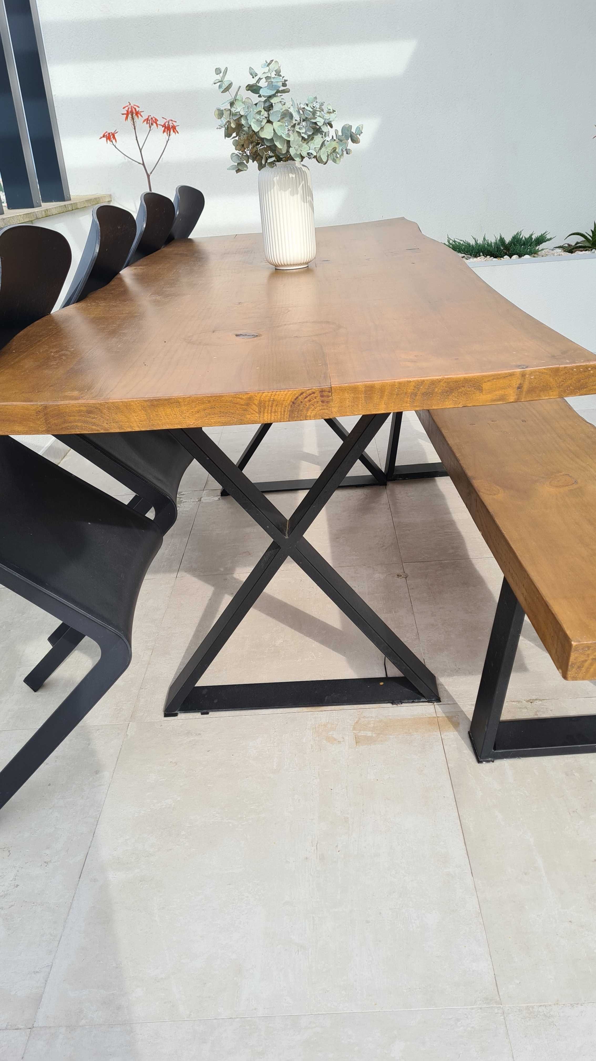 Conjunto: Mesa e banco em madeira, feitos à mão + 4 cadeiras