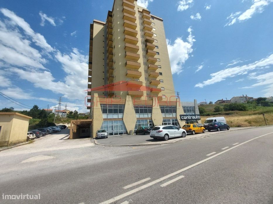 Prédio piso único 9 escritórios ideais para habitação Figueira da Foz