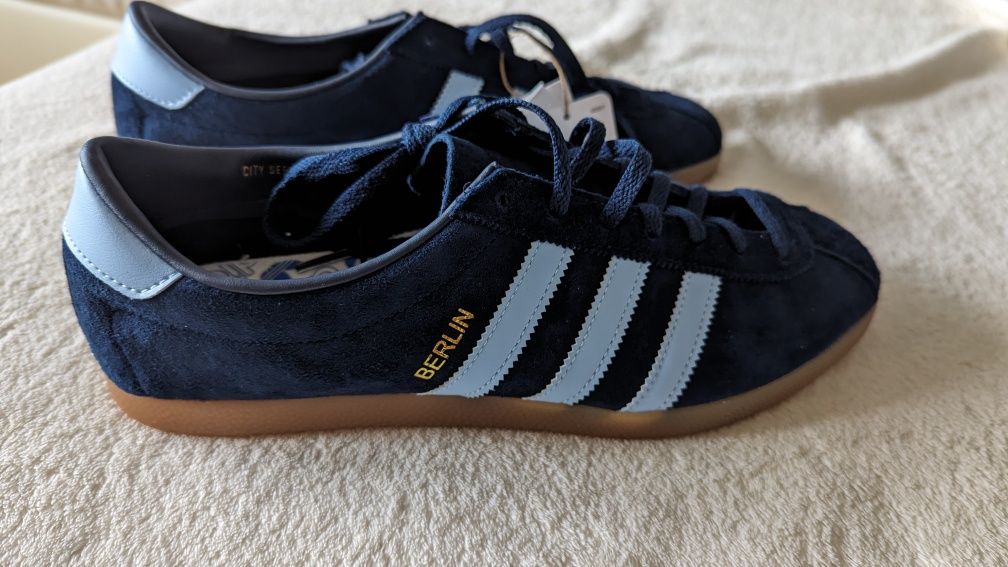 Adidas Berlin 44 granatowe.