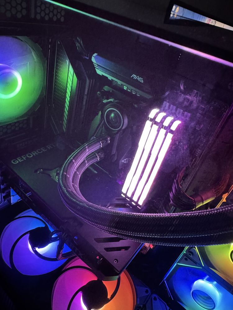 Komputer: Ryzen 7 5700X, 32 GB RAM, RTX 4070.