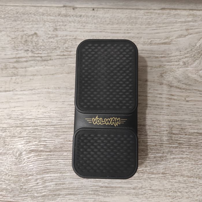 Гітарні педалі (Chorus, Distortion, Wah) + блок живлення  ціни в описі