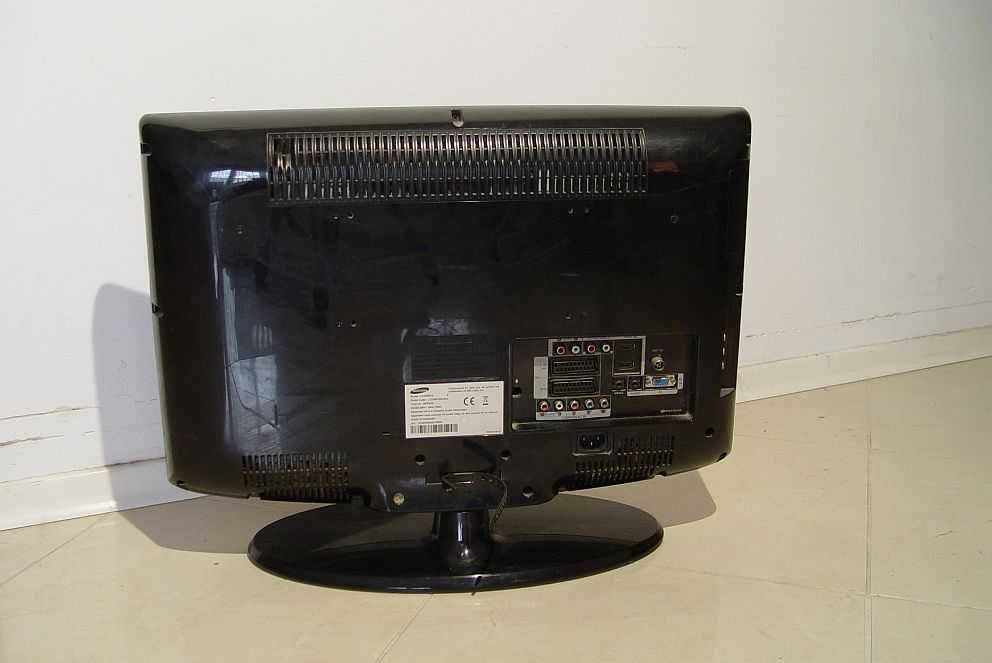 Telewizor Samsung LE23R81B uszkodzony