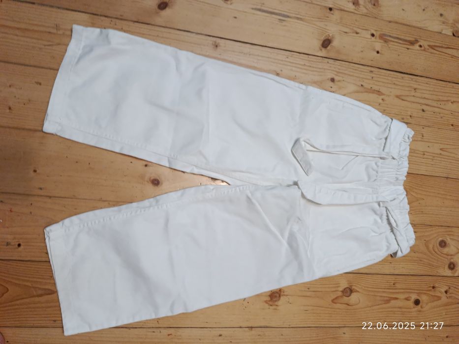 Białe eleganckie rybaczki