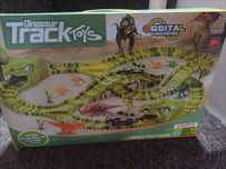 Dinozaur Track Toys