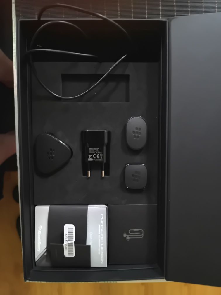 Sprzedam telefon Porsche Design P'9982 BlackBerry