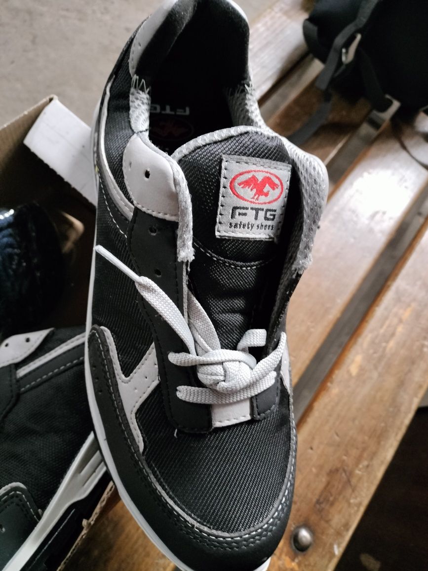 Vendo sapatos de biqueira de Aço