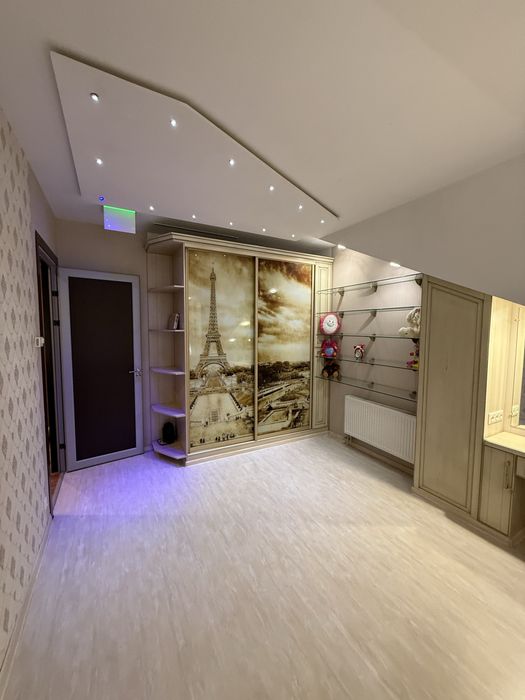 Продается двухуровневая квартира. Центр. Славянск.