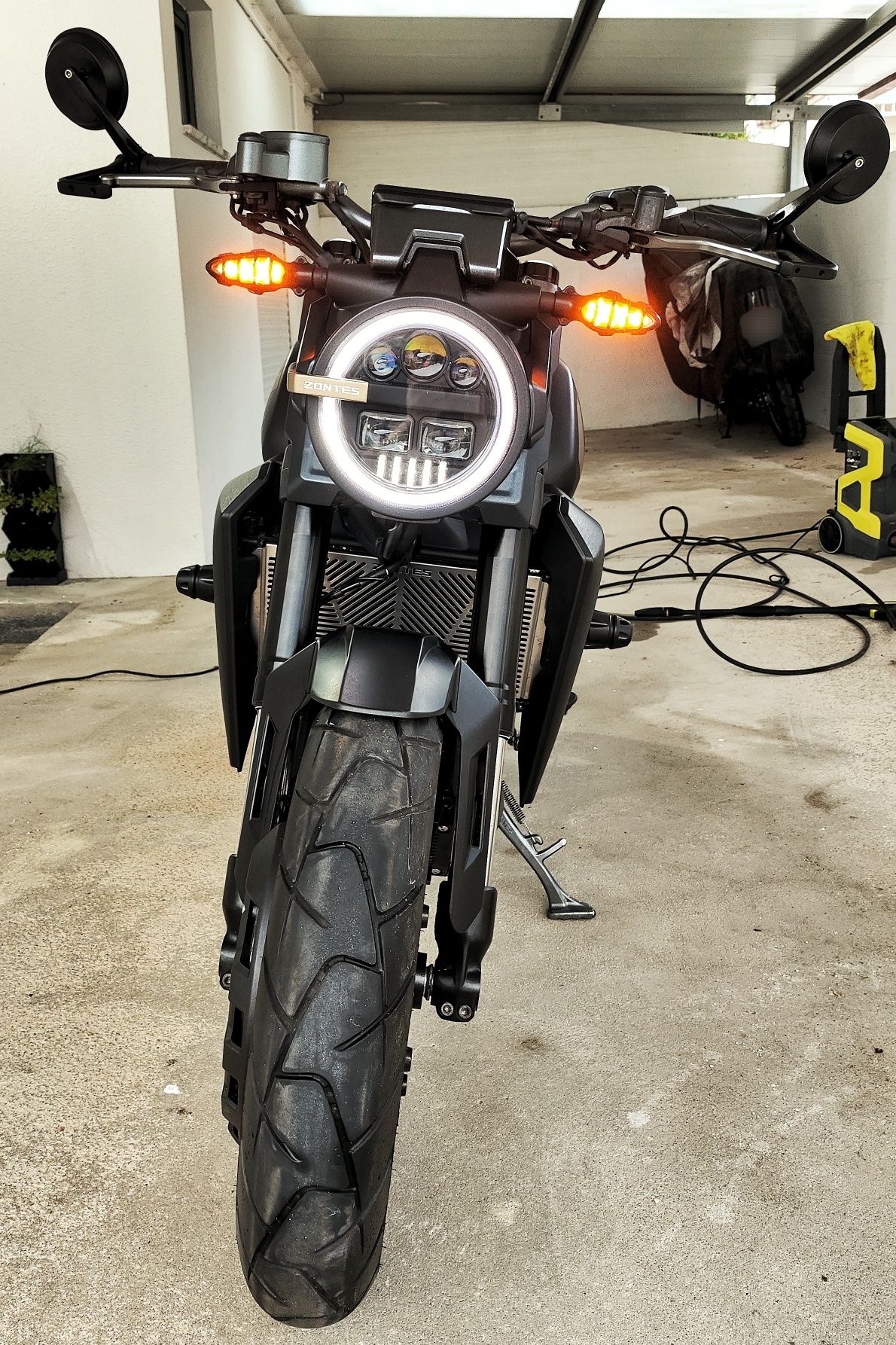 Zontes 350GK Preto e Dourado